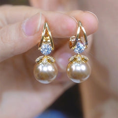 【Compre uno y llévese otro gratis】 Pendientes de plata con perlas de lujo francés de nuevo estilo 2025